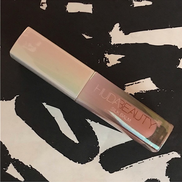 Huda Beauty Mini Size Silk Balm Hydrating & Nourishing Hydraplumping Lip Balm - Picture 7 of 9
